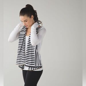 Lululemon Athletica Apex Stripes Black White Vinyasa Scarf Zips One Size NWT